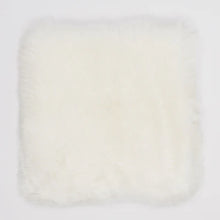 Įkelti vaizdą į galerijos rodinį, Avikailio pagalvė