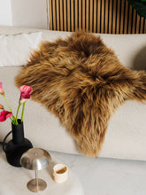 Įkelti vaizdą į galerijos rodinį, Islandiškas avikailis “Amber”