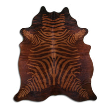Augšupielādēt attēlu galerijas skatā, Zebra print govs āda XL 
