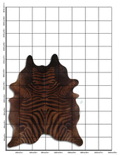 Augšupielādēt attēlu galerijas skatā, Zebra print govs āda XL
